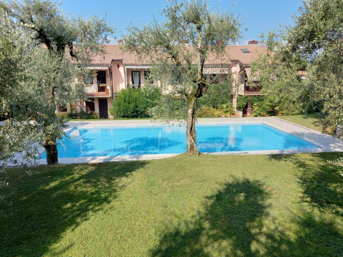Residenza Riviera Degli Olivi Apartment Torri Del Benaco Bagian luar foto