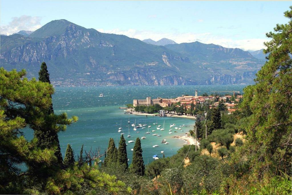 Residenza Riviera Degli Olivi Apartment Torri Del Benaco Bagian luar foto