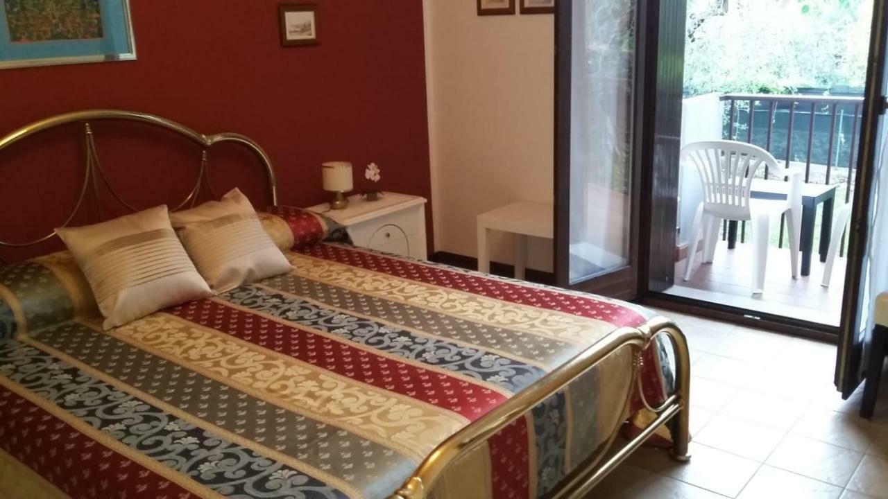 Residenza Riviera Degli Olivi Apartment Torri Del Benaco Bagian luar foto
