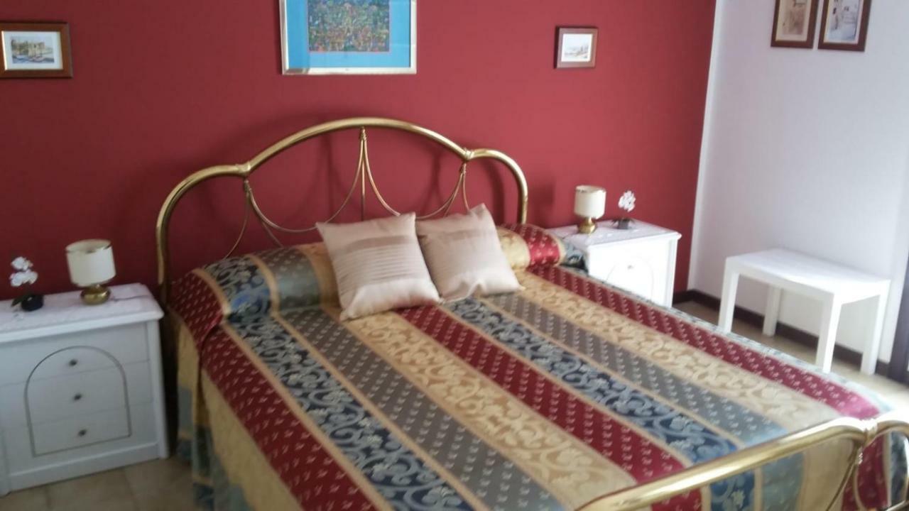 Residenza Riviera Degli Olivi Apartment Torri Del Benaco Bagian luar foto