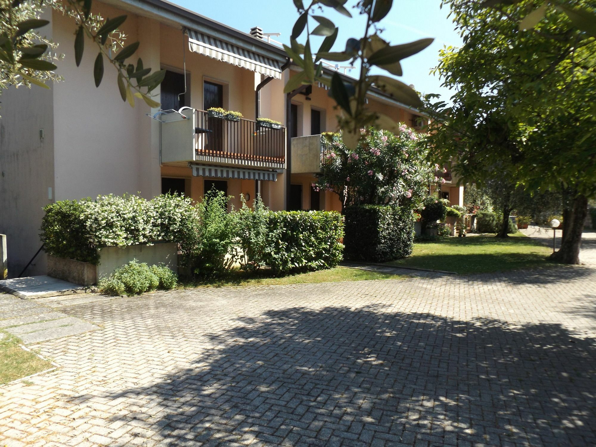 Residenza Riviera Degli Olivi Apartment Torri Del Benaco Bagian luar foto