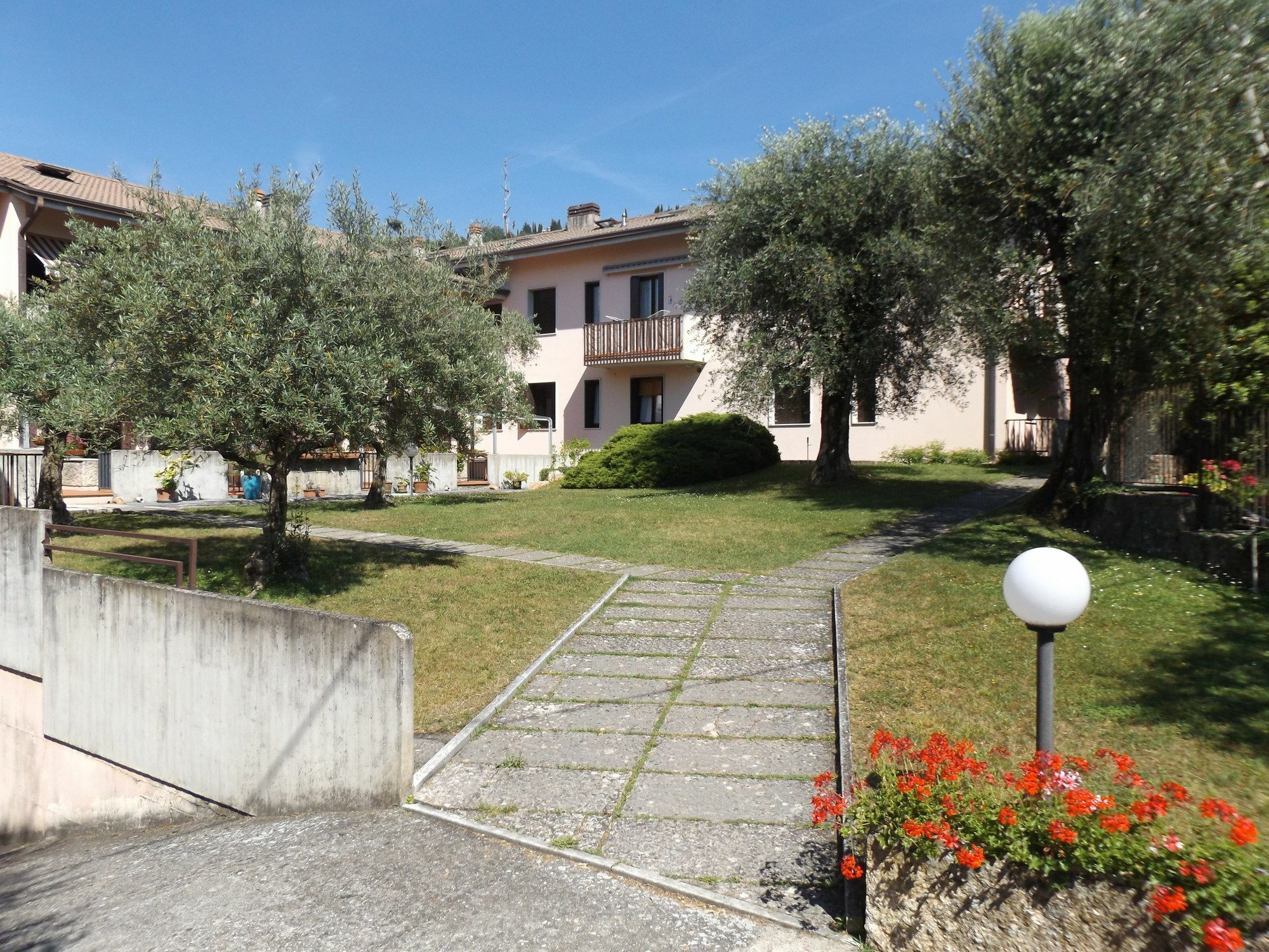 Residenza Riviera Degli Olivi Apartment Torri Del Benaco Bagian luar foto